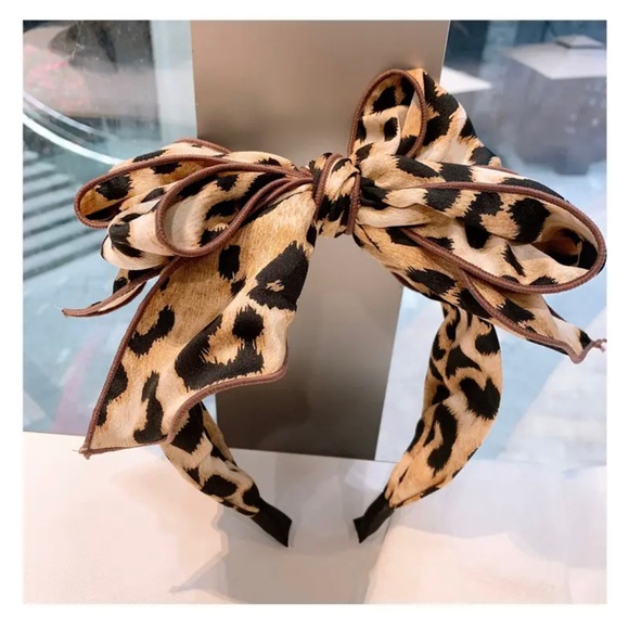 NEW COLORS 🚨 THE BIG BOW “Wall Flower” RESTOCK NOTIFICATION ❤️💛💋🎉 - Picture 5 of 12